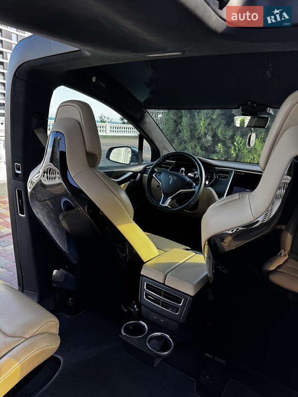 Позашляховик / Кросовер Tesla Model X 2016 в Одесі фото 28 Позашляховик / Кросовер Tesla Model X 2016 в Одесі