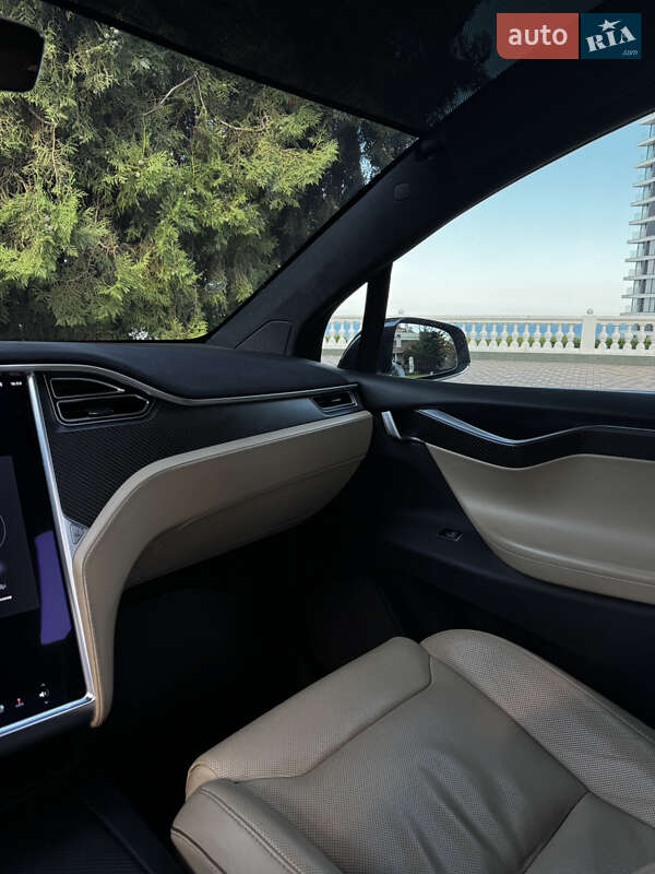 Позашляховик / Кросовер Tesla Model X 2016 в Одесі фото 43 Позашляховик / Кросовер Tesla Model X 2016 в Одесі