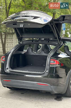 Внедорожник / Кроссовер Tesla Model X 2017 в 