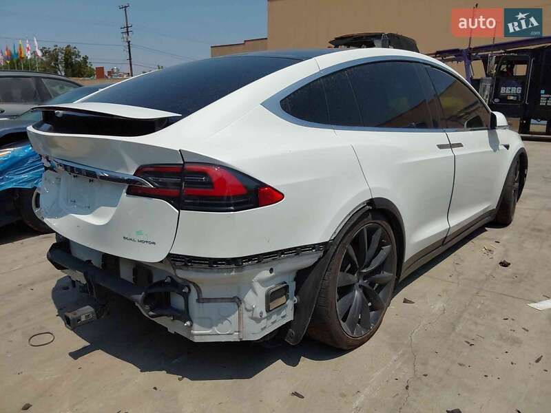 Позашляховик / Кросовер Tesla Model X 2019 в 