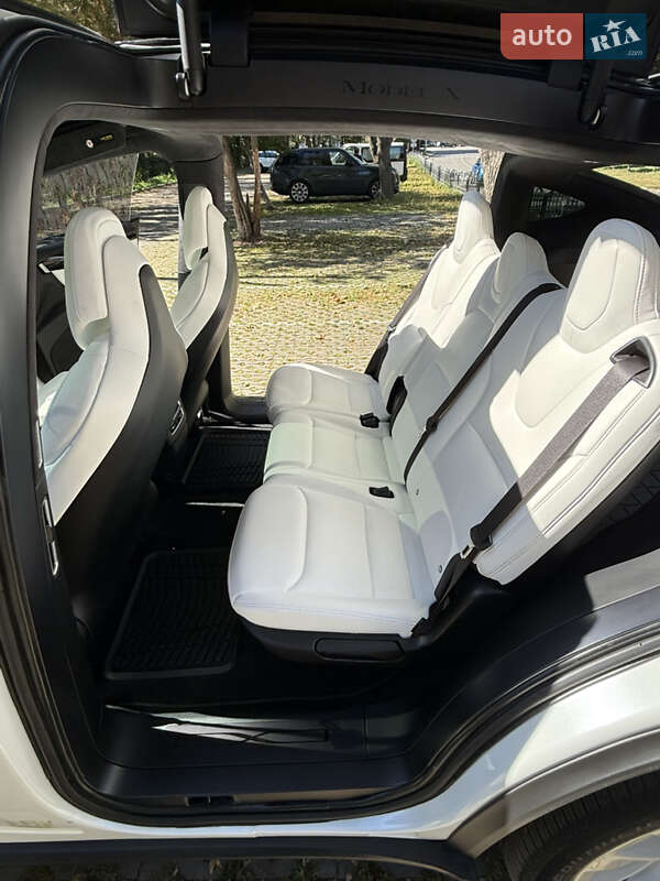 Позашляховик / Кросовер Tesla Model X 2017 в Харкові