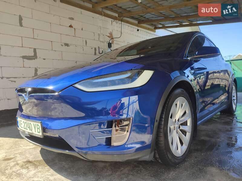 Позашляховик / Кросовер Tesla Model X 2016 в Синельниковому