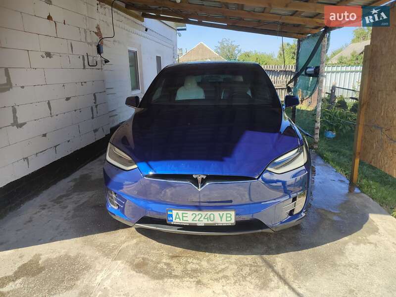 Позашляховик / Кросовер Tesla Model X 2016 в Синельниковому