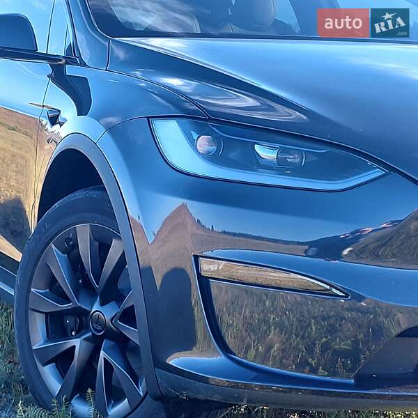 Tesla Model X 2024