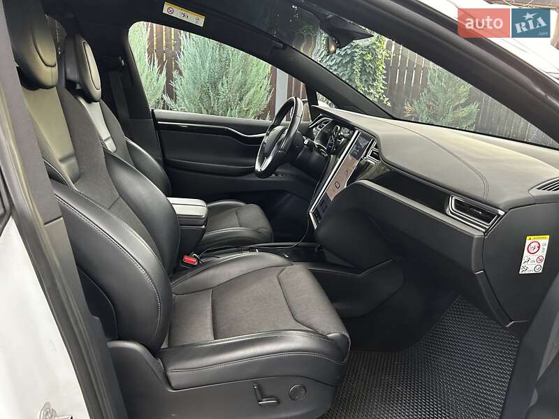 Позашляховик / Кросовер Tesla Model X 2017 в Києві