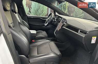 Позашляховик / Кросовер Tesla Model X 2017 в 