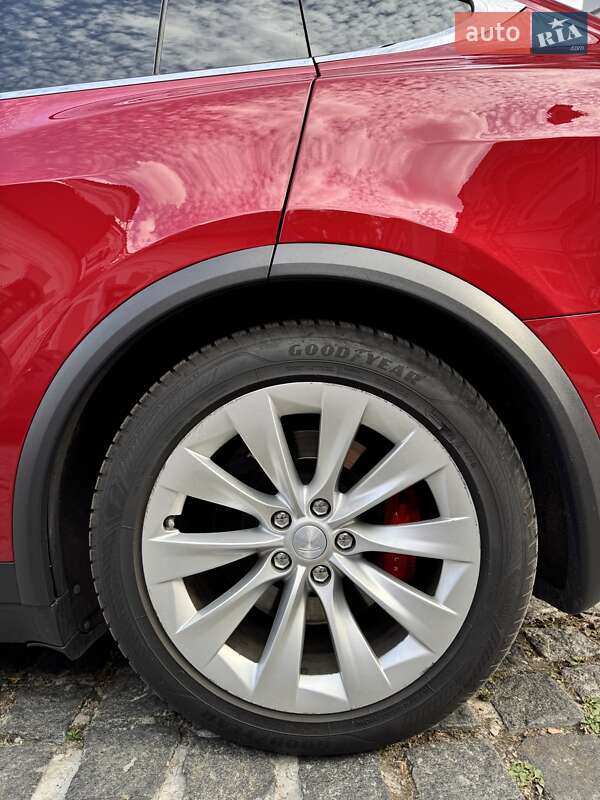 Позашляховик / Кросовер Tesla Model X 2016 в Києві