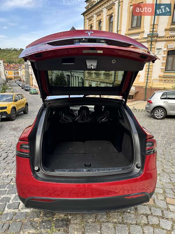 Позашляховик / Кросовер Tesla Model X 2016 в Києві