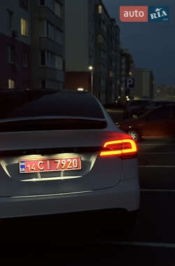 Позашляховик / Кросовер Tesla Model X 2023 в 