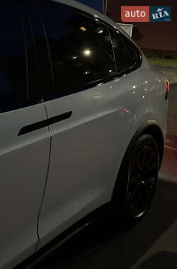 Позашляховик / Кросовер Tesla Model X 2023 в 