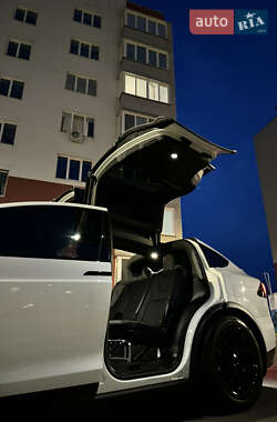 Позашляховик / Кросовер Tesla Model X 2023 в 