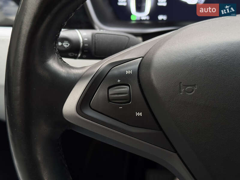 Позашляховик / Кросовер Tesla Model X 2020 в Києві фото 24 Позашляховик / Кросовер Tesla Model X 2020 в Києві