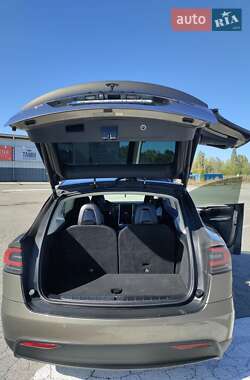 Позашляховик / Кросовер Tesla Model X 2016 в 