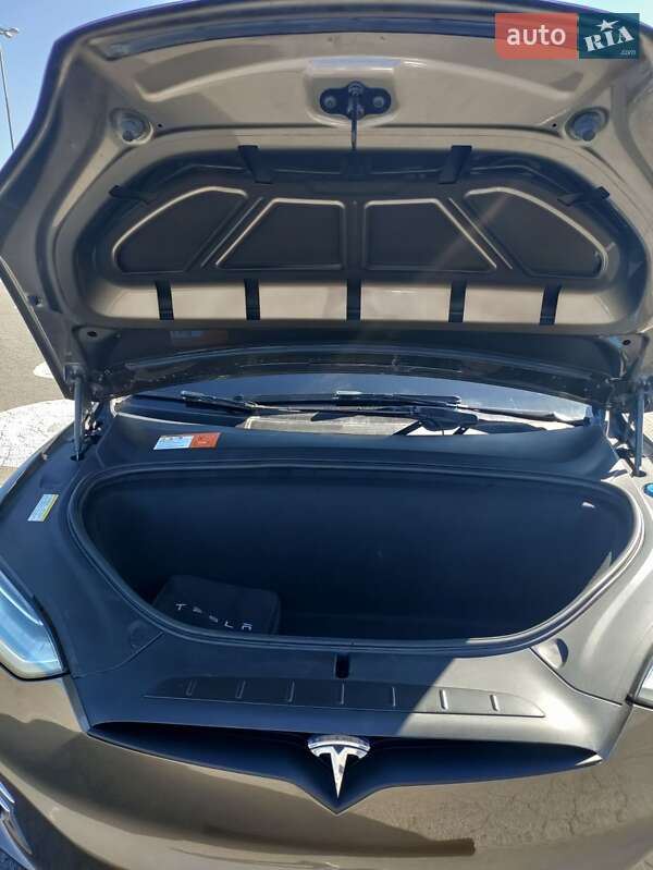 Позашляховик / Кросовер Tesla Model X 2016 в Харкові