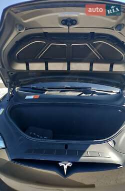 Позашляховик / Кросовер Tesla Model X 2016 в 