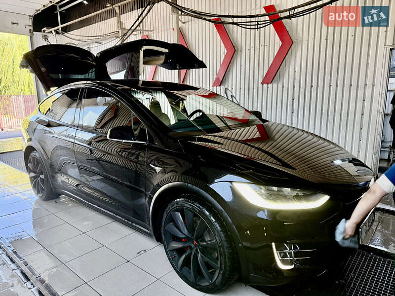 Позашляховик / Кросовер Tesla Model X 2017 в Києві