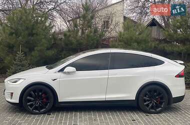 Позашляховик / Кросовер Tesla Model X 2017 в 