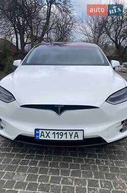 Позашляховик / Кросовер Tesla Model X 2017 в 