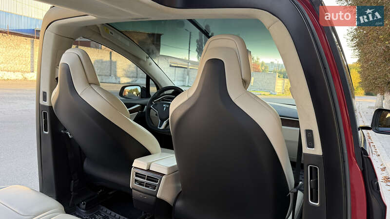 Внедорожник / Кроссовер Tesla Model X 2017 в Ровно