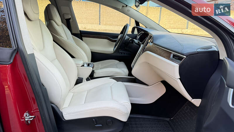 Внедорожник / Кроссовер Tesla Model X 2017 в Ровно