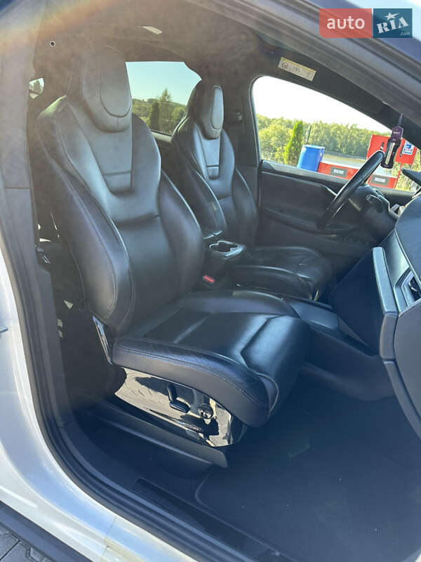 Позашляховик / Кросовер Tesla Model X 2016 в Вінниці