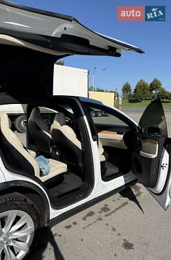 Позашляховик / Кросовер Tesla Model X 2020 в 