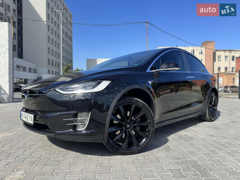 Позашляховик / Кросовер Tesla Model X 2017 в Вінниці