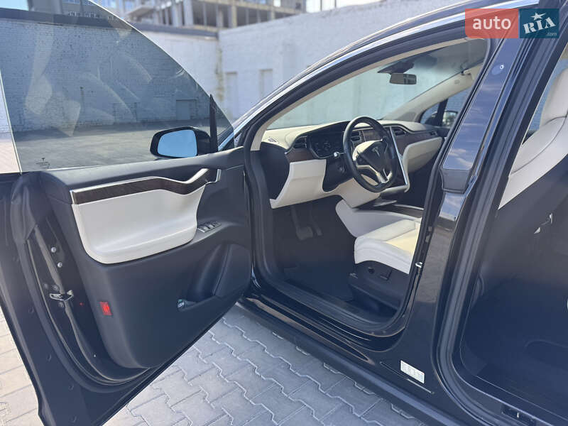 Позашляховик / Кросовер Tesla Model X 2017 в Вінниці