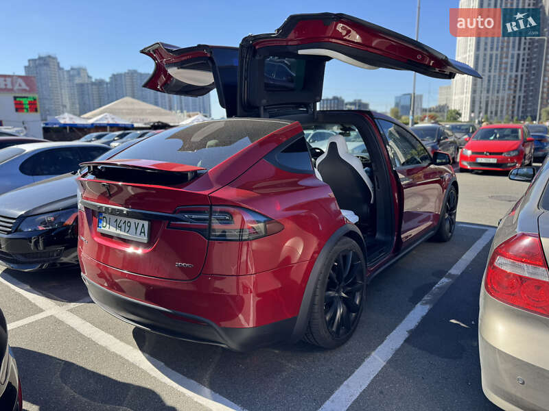 Позашляховик / Кросовер Tesla Model X 2018 в Києві
