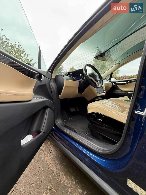 Позашляховик / Кросовер Tesla Model X 2016 в Києві