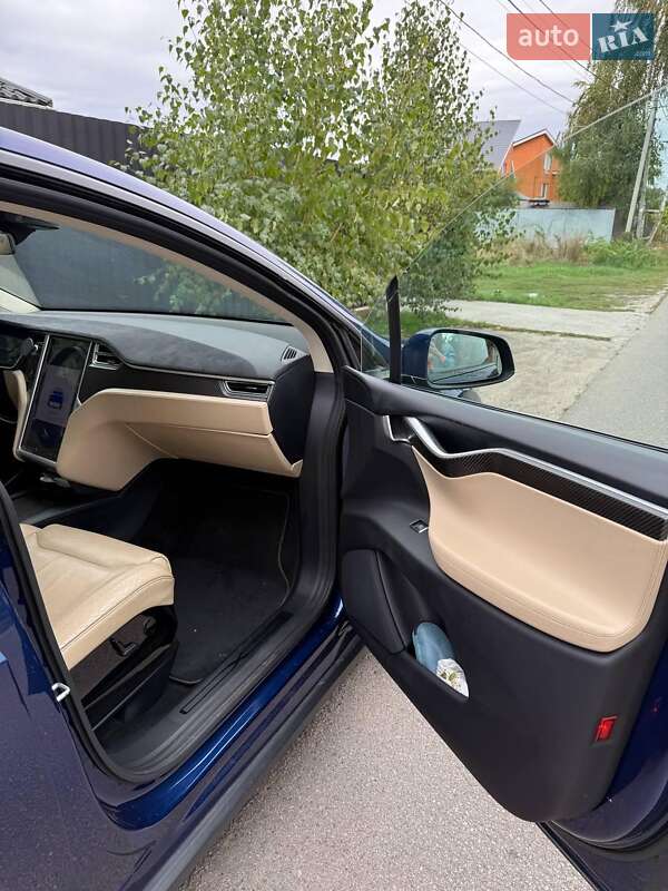 Позашляховик / Кросовер Tesla Model X 2016 в Києві