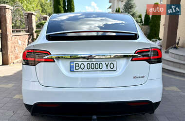 Позашляховик / Кросовер Tesla Model X 2017 в 
