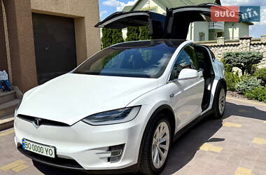 Позашляховик / Кросовер Tesla Model X 2017 в 