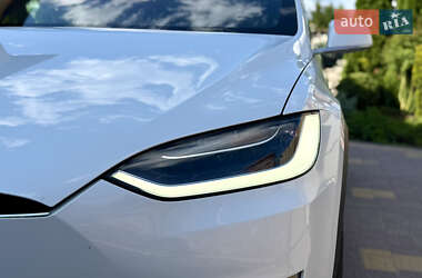 Позашляховик / Кросовер Tesla Model X 2017 в 