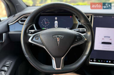 Позашляховик / Кросовер Tesla Model X 2017 в 