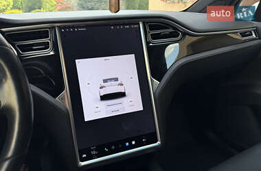 Позашляховик / Кросовер Tesla Model X 2017 в 