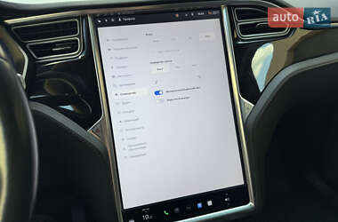 Позашляховик / Кросовер Tesla Model X 2017 в 
