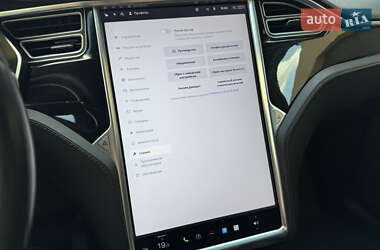 Позашляховик / Кросовер Tesla Model X 2017 в 