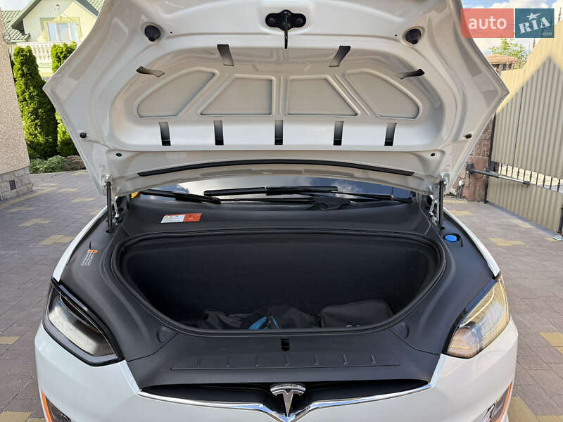 Внедорожник / Кроссовер Tesla Model X 2017 в Тернополе