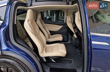 Позашляховик / Кросовер Tesla Model X 2016 в 