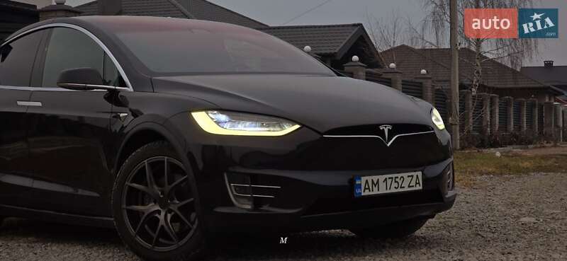 Позашляховик / Кросовер Tesla Model X 2017 в 