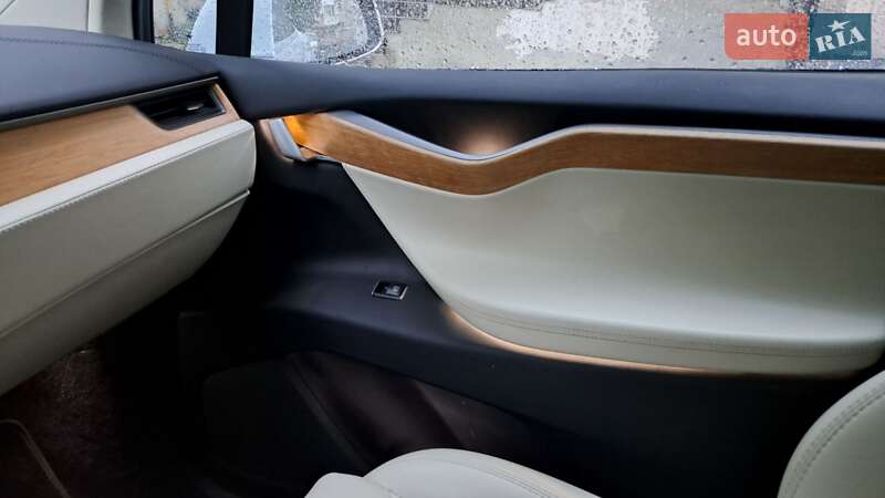 Внедорожник / Кроссовер Tesla Model X 2018 в Костополе