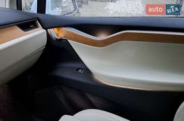 Позашляховик / Кросовер Tesla Model X 2018 в 