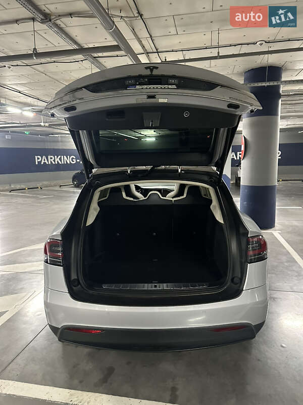Позашляховик / Кросовер Tesla Model X 2017 в Харкові фото 5 Позашляховик / Кросовер Tesla Model X 2017 в Харкові