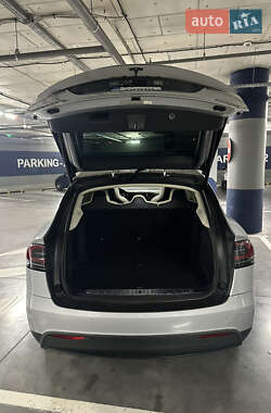 Внедорожник / Кроссовер Tesla Model X 2017 в 