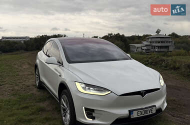 Позашляховик / Кросовер Tesla Model X 2019 в 