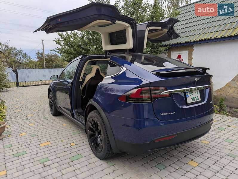 Позашляховик / Кросовер Tesla Model X 2017 в Рівному