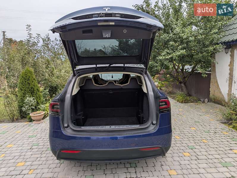 Позашляховик / Кросовер Tesla Model X 2017 в Рівному