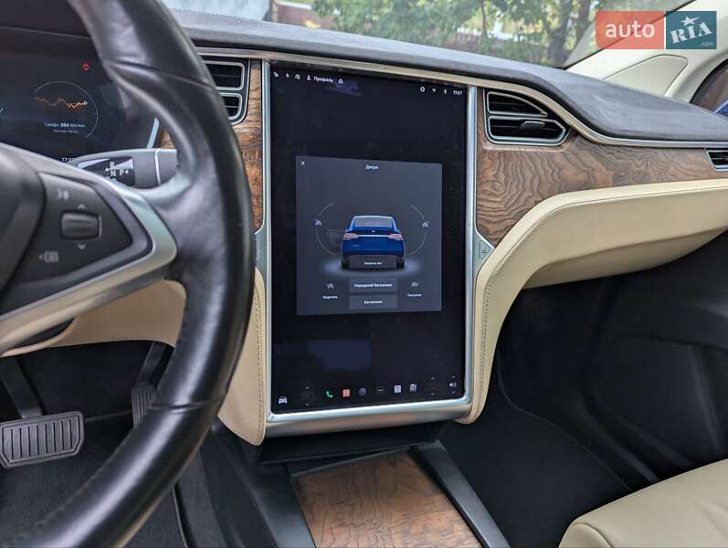 Позашляховик / Кросовер Tesla Model X 2017 в Рівному