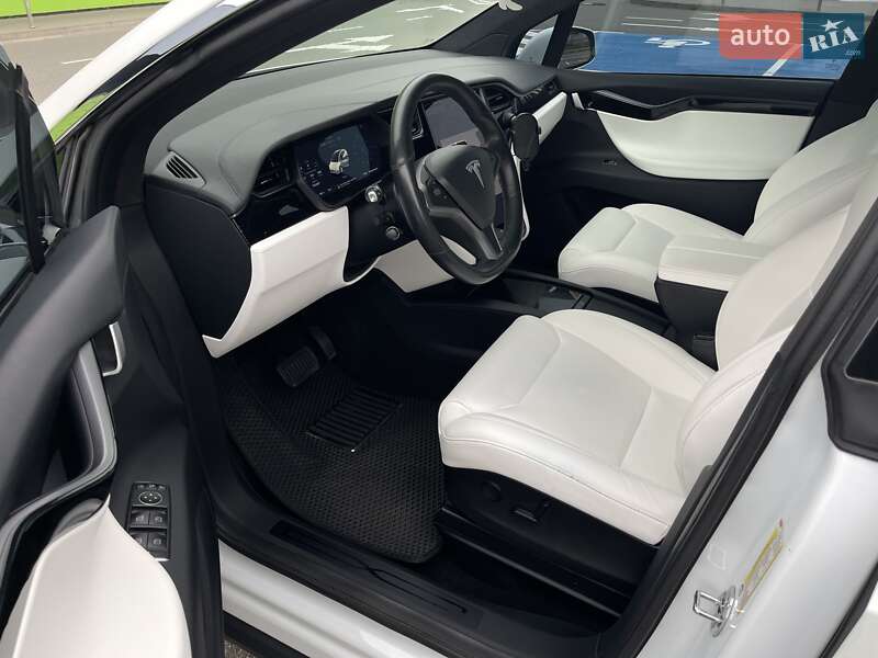Внедорожник / Кроссовер Tesla Model X 2019 в Киеве